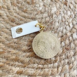 John Wind Gold Medallion Coin Charm‎